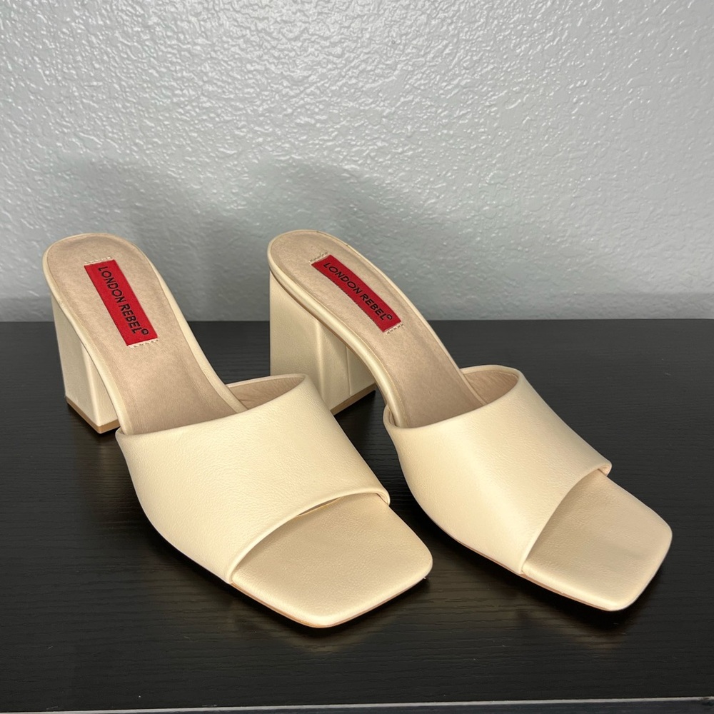 NWOT nude/cream London Rebel block heels from ASOS - versatile & comfy